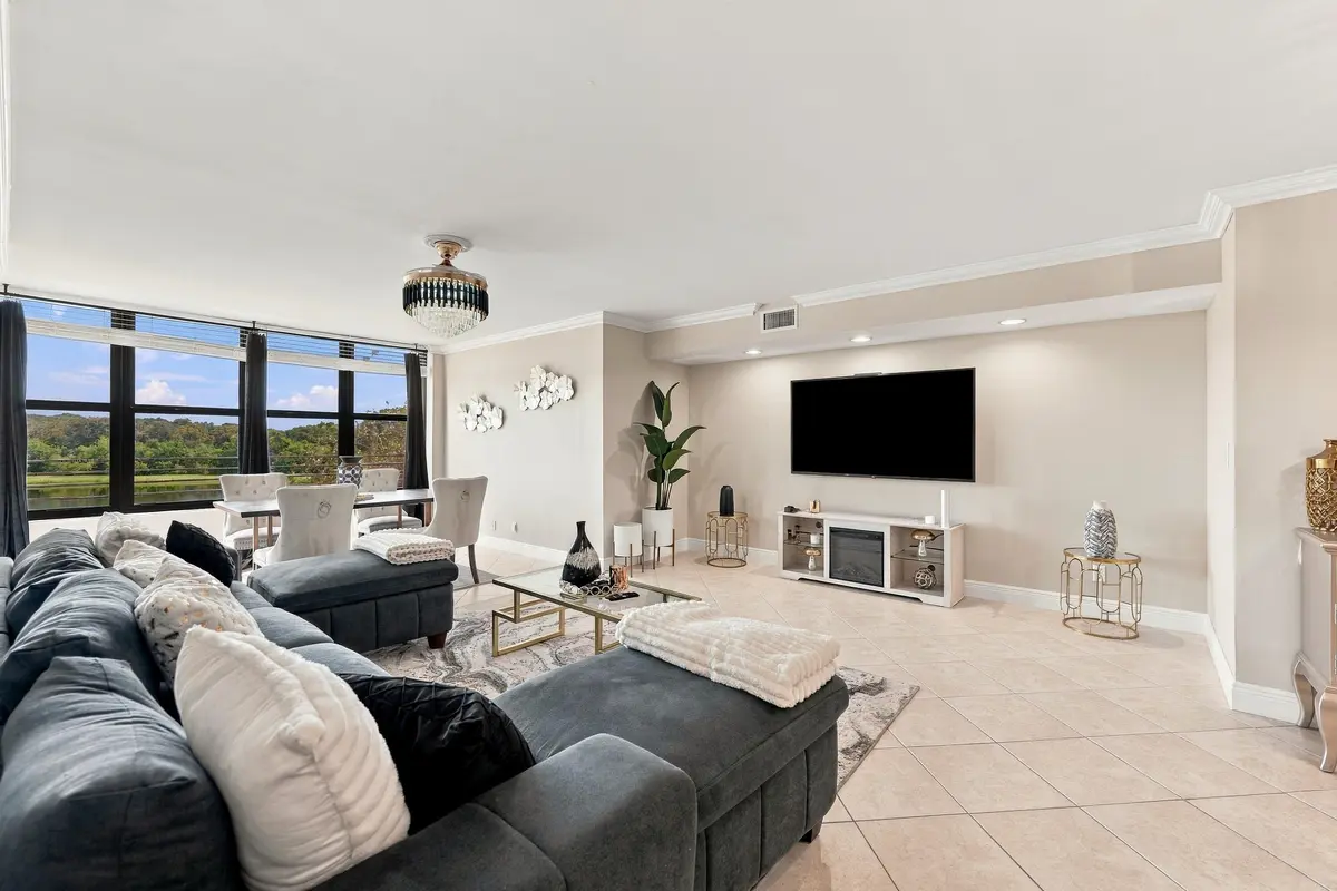 10_dsc_2529_with_tv at 2766 Carambola Circle 305, Coconut Creek