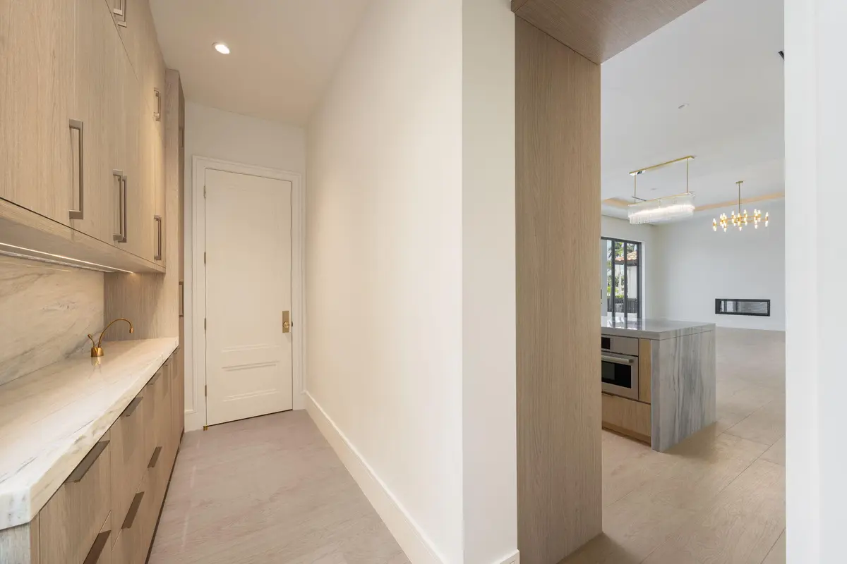 pantry corner with ktichen corner in it at 2921 NE 23RD Street, Pompano Beach