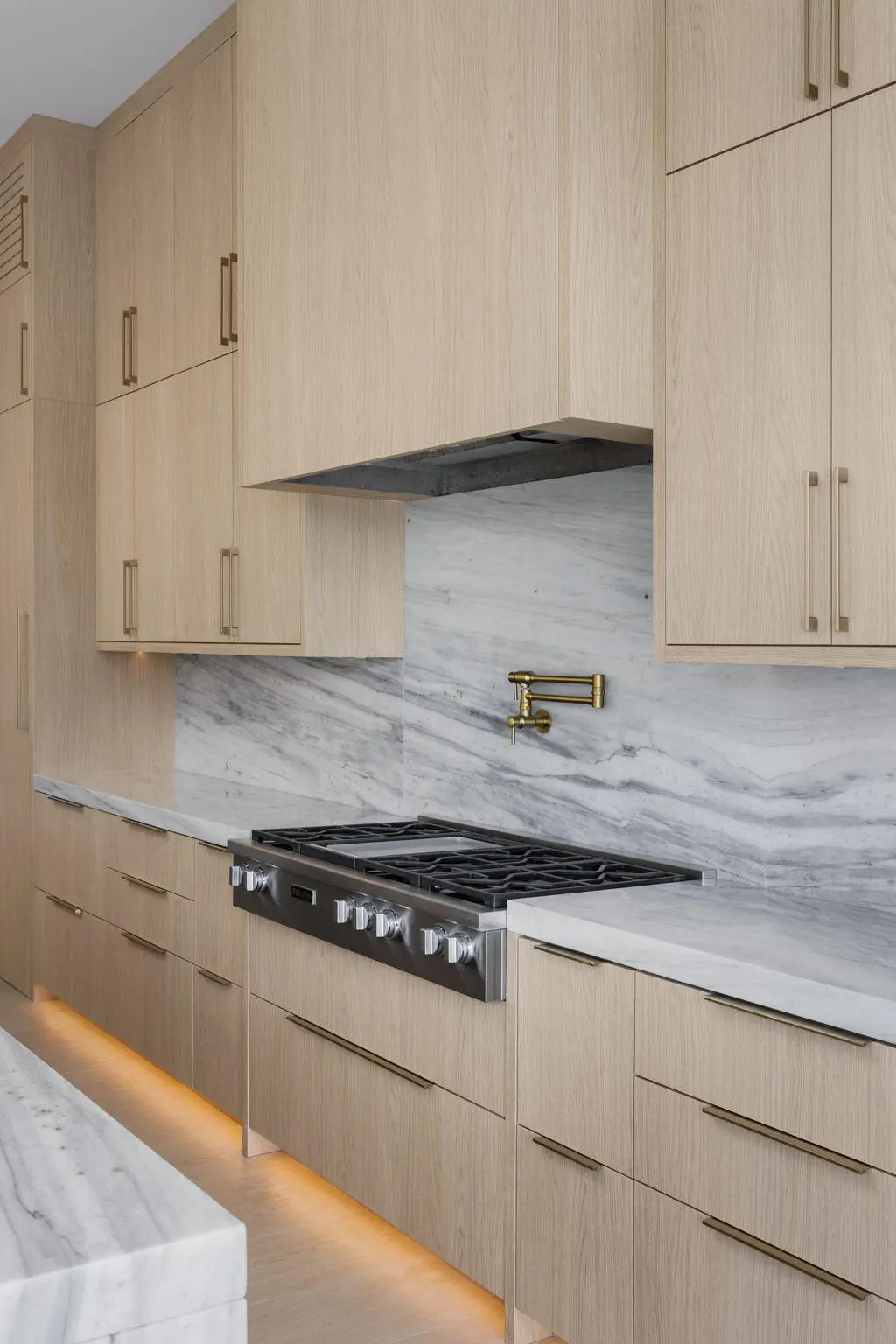 kitchen cook top backsplash detail shot at 2921 NE 23RD Street, Pompano Beach