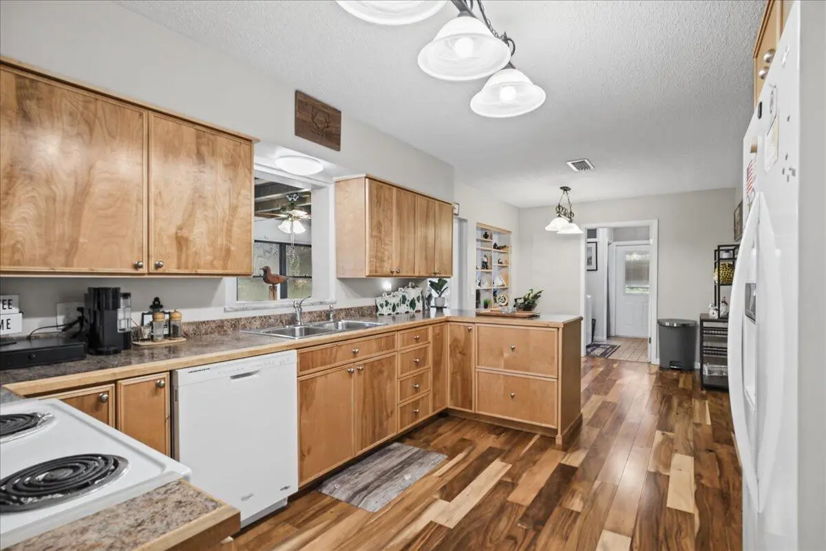 Kitchen at 1855 39th Avenue, Vero Beach