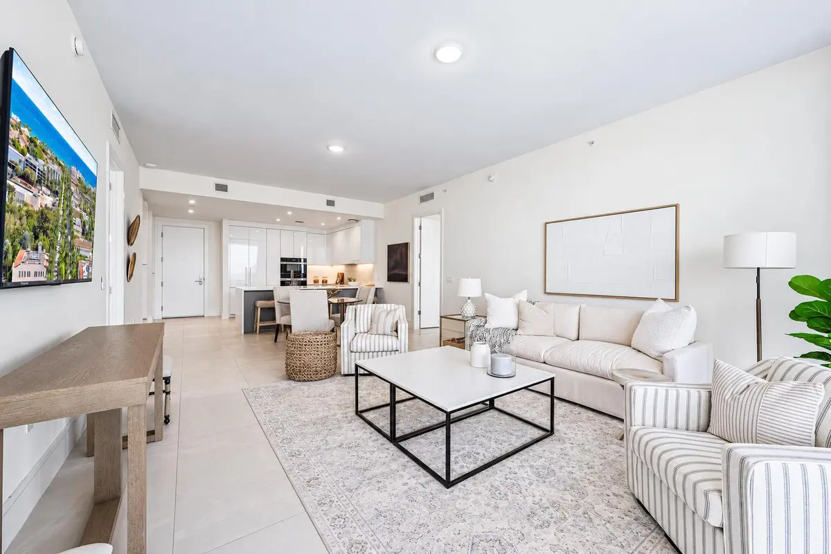 220 Lake Shore 817_Living at 220 LAKE SHORE Drive 817, West Palm Beach