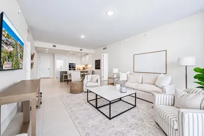 220 LAKE SHORE Drive 817, West Palm Beach – Condominium for rent