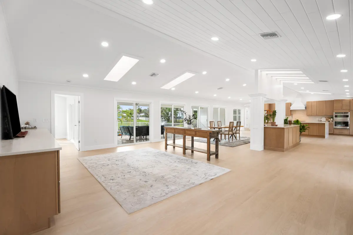 Living at 5297 SW Anhinga Avenue, Palm City