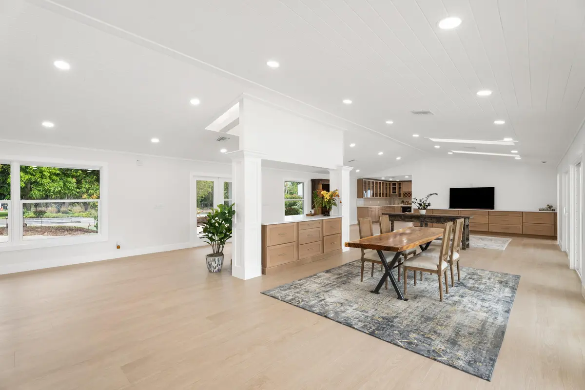 Dining at 5297 SW Anhinga Avenue, Palm City