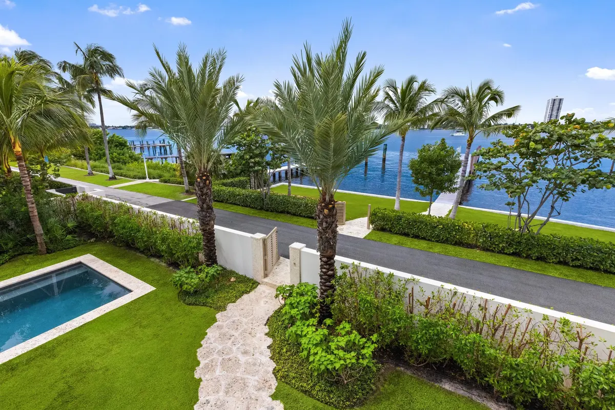 6 - Backyard at 1265 N Lake Way, Palm Beach