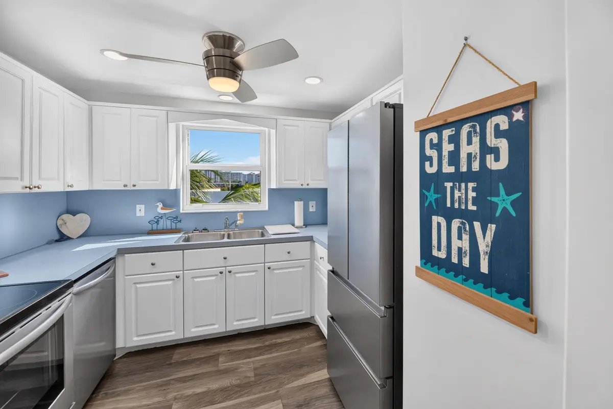 18-web-or-mls-Kitchen 2 at 1111 N RIVERSIDE Drive 401, Pompano Beach