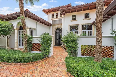 817 Harbour Isles Place, North Palm Beach – Single Family Residence for sale