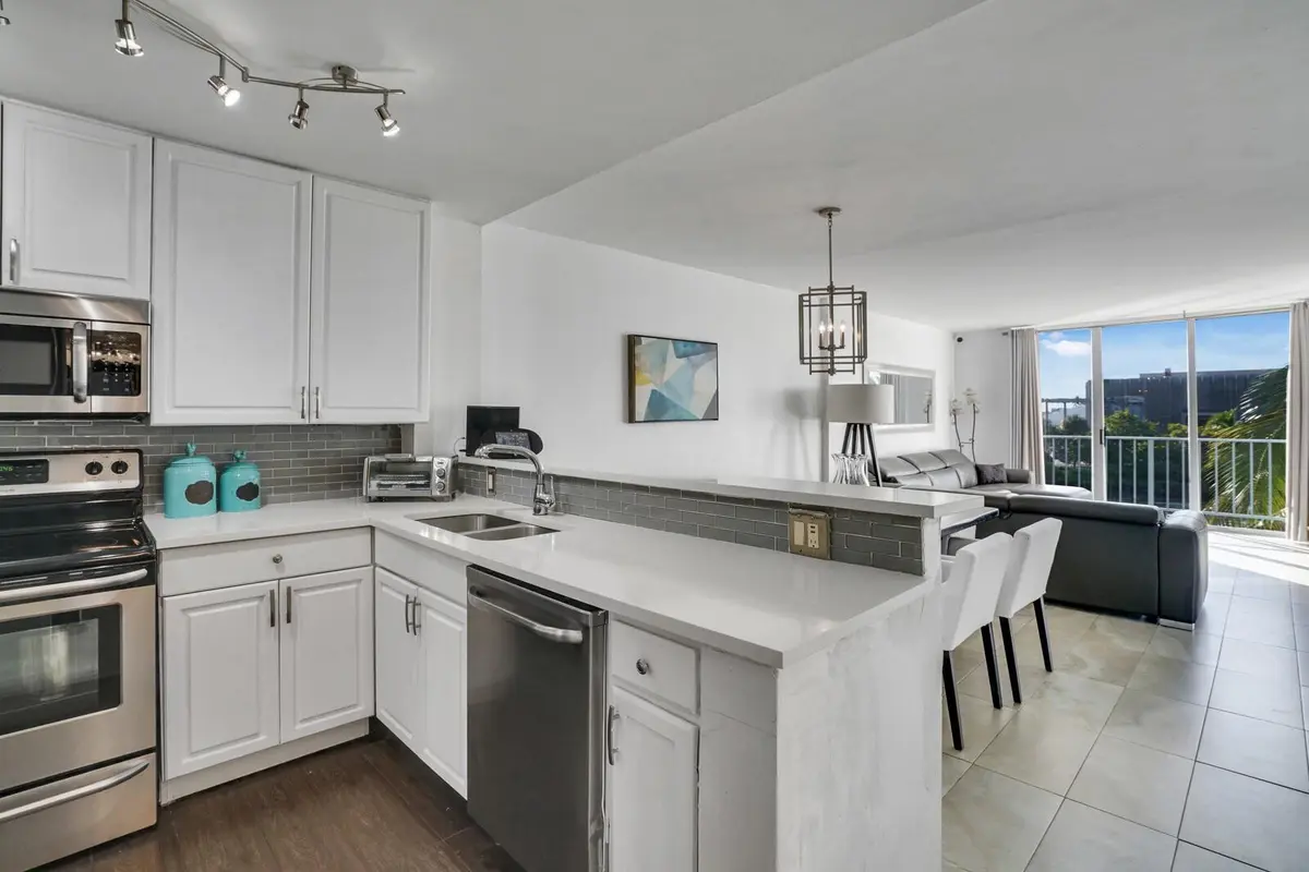 Photo 5 at 1609 N Riverside Drive Unit 304, Pompano Beach
