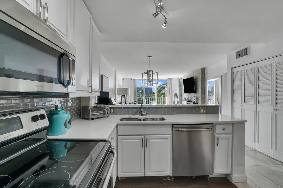 Photo 6 at 1609 N Riverside Drive Unit 304, Pompano Beach
