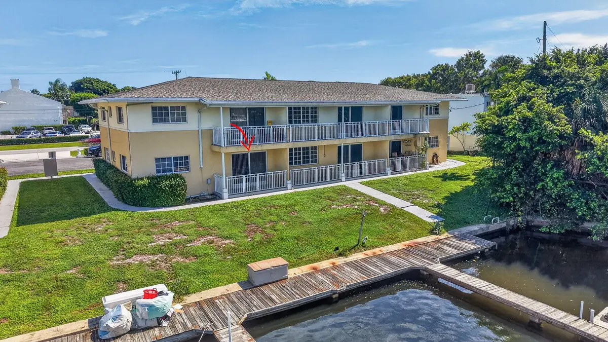 Back of Structure at 405 SOUTHWIND Drive 3, North Palm Beach