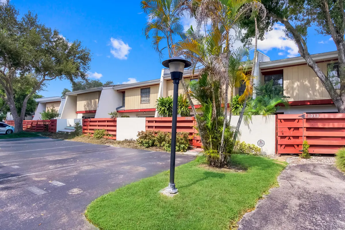 3015 Oaktree Lane, Hollywood, FL 33021 ( at 3015 OAKTREE Lane Unit 277, Hollywood