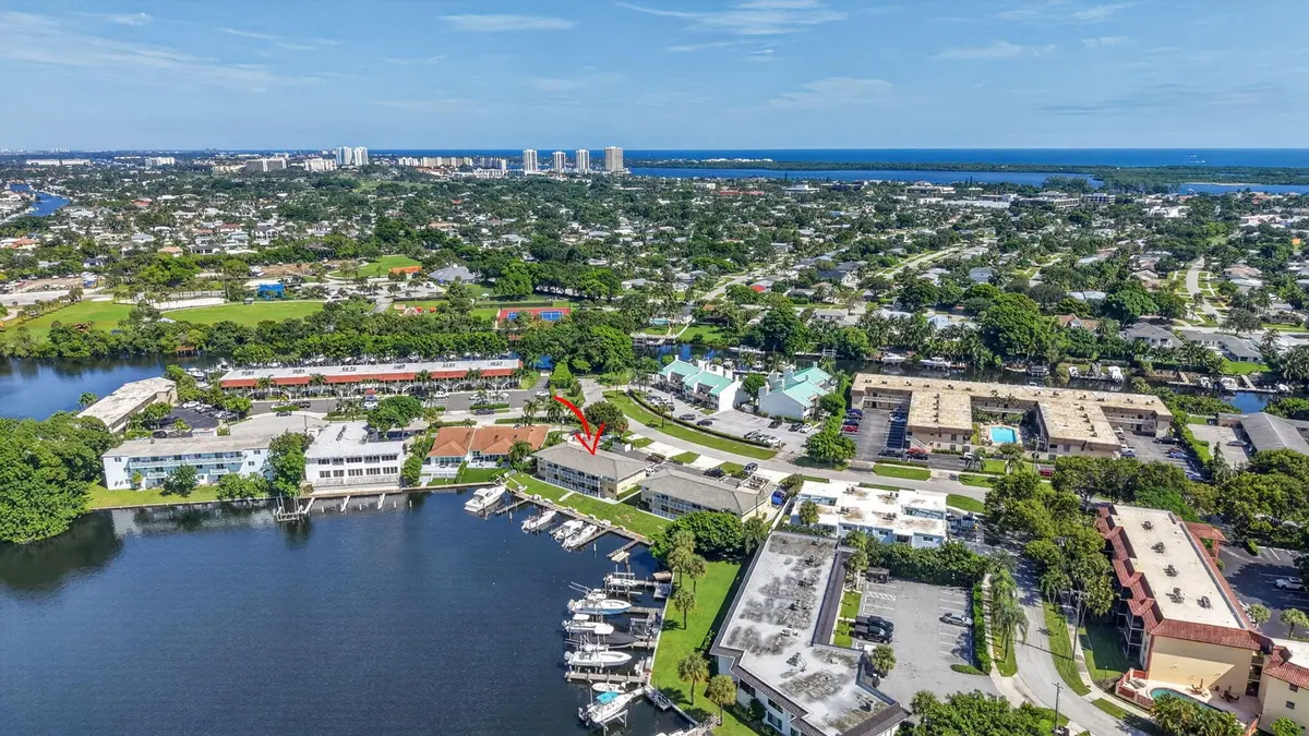047-aerial-DJI_20261012121954_0784_D at 405 SOUTHWIND Drive 4, North Palm Beach