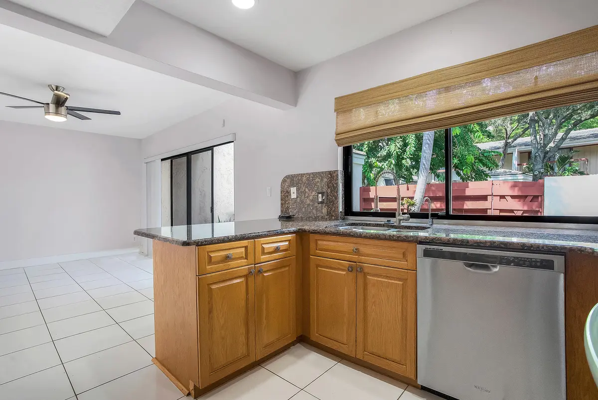 3015 Oaktree Lane, Hollywood, FL 33021 ( at 3015 OAKTREE Lane Unit 277, Hollywood
