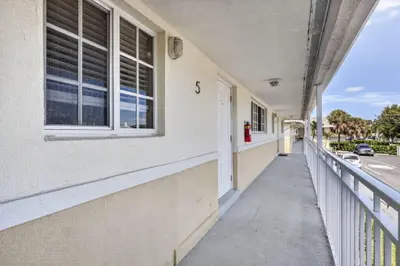 405 SOUTHWIND Drive 5, North Palm Beach – Apartment for rent