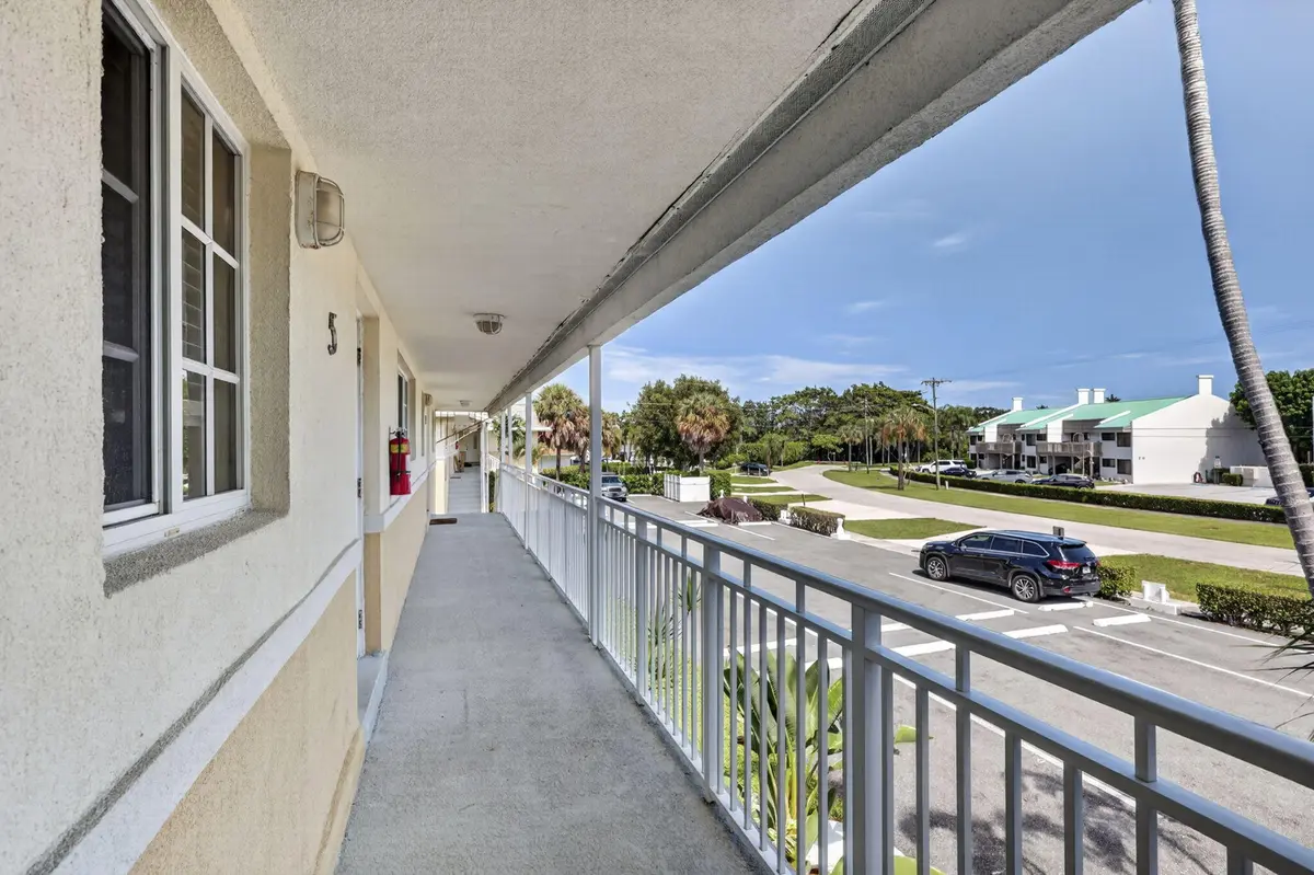 Balcony at 405 SOUTHWIND Drive 5, North Palm Beach