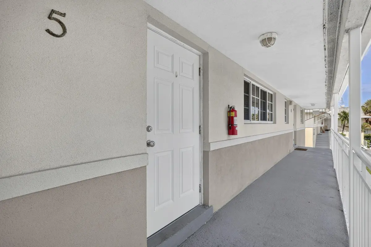Entrance at 405 SOUTHWIND Drive 5, North Palm Beach