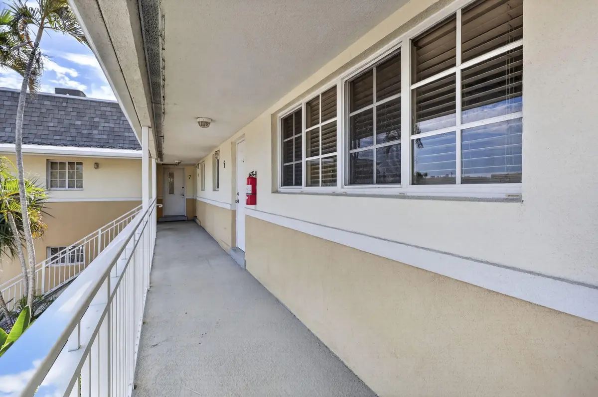 Balcony at 405 SOUTHWIND Drive 5, North Palm Beach