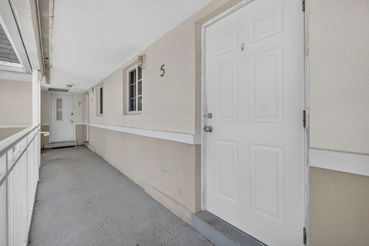 Entrance at 405 SOUTHWIND Drive 5, North Palm Beach