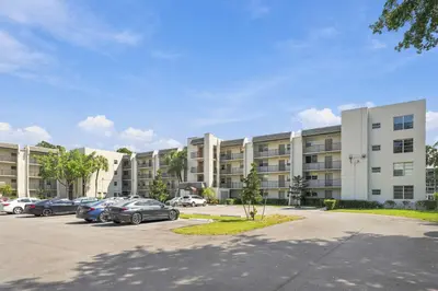 9420 Poinciana Place, Davie – Condominium for sale