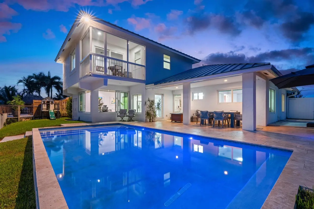 POOL_TO_REAR_ANGLE_LEFT_SUNSET at 120 SE 12th Court, Pompano Beach