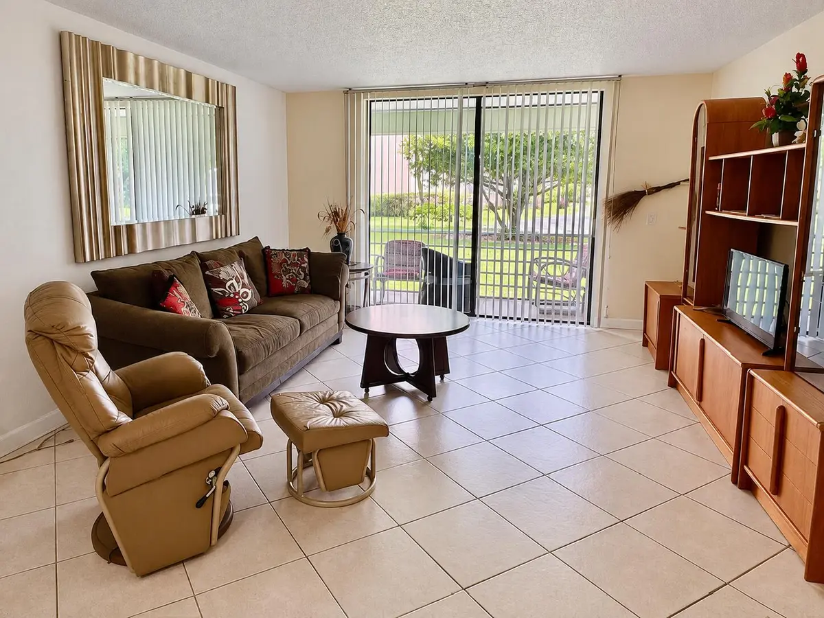 Living Room at 2801 Somerset Drive 106, Lauderdale Lakes