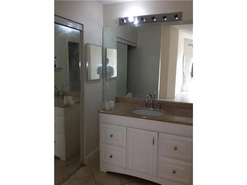 1307 E Glen Oak Road, North Lauderdale, FL – photo 2