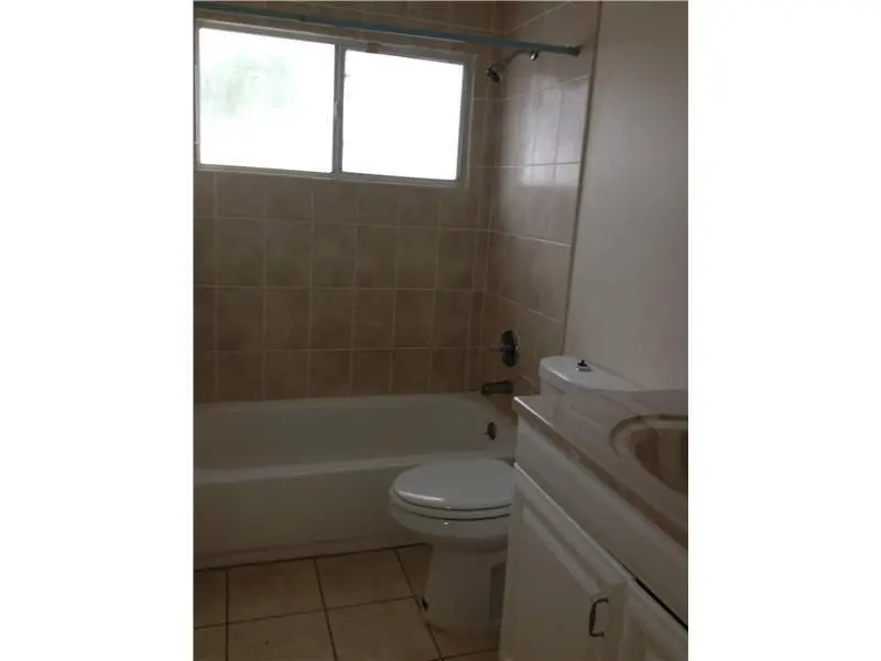1307 E Glen Oak Road, North Lauderdale, FL – photo 4
