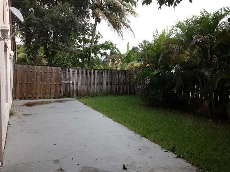 1307 E Glen Oak Road, North Lauderdale, FL – photo 6