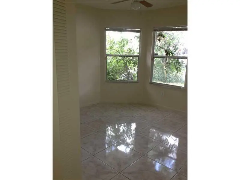 1307 E Glen Oak Road, North Lauderdale, FL – photo 8