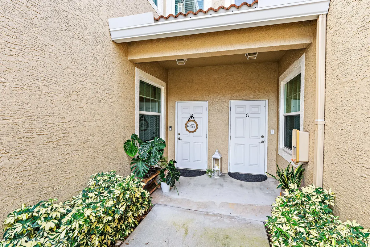 Front Entrance at 111 LIGHTHOUSE Circle D, Tequesta