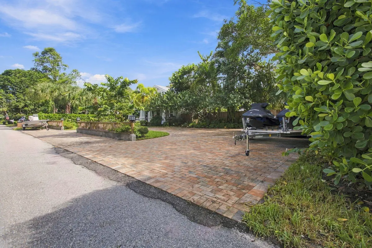 2-web-or-mls-7T7A9317 at 135 SE MARTIN Avenue, Stuart