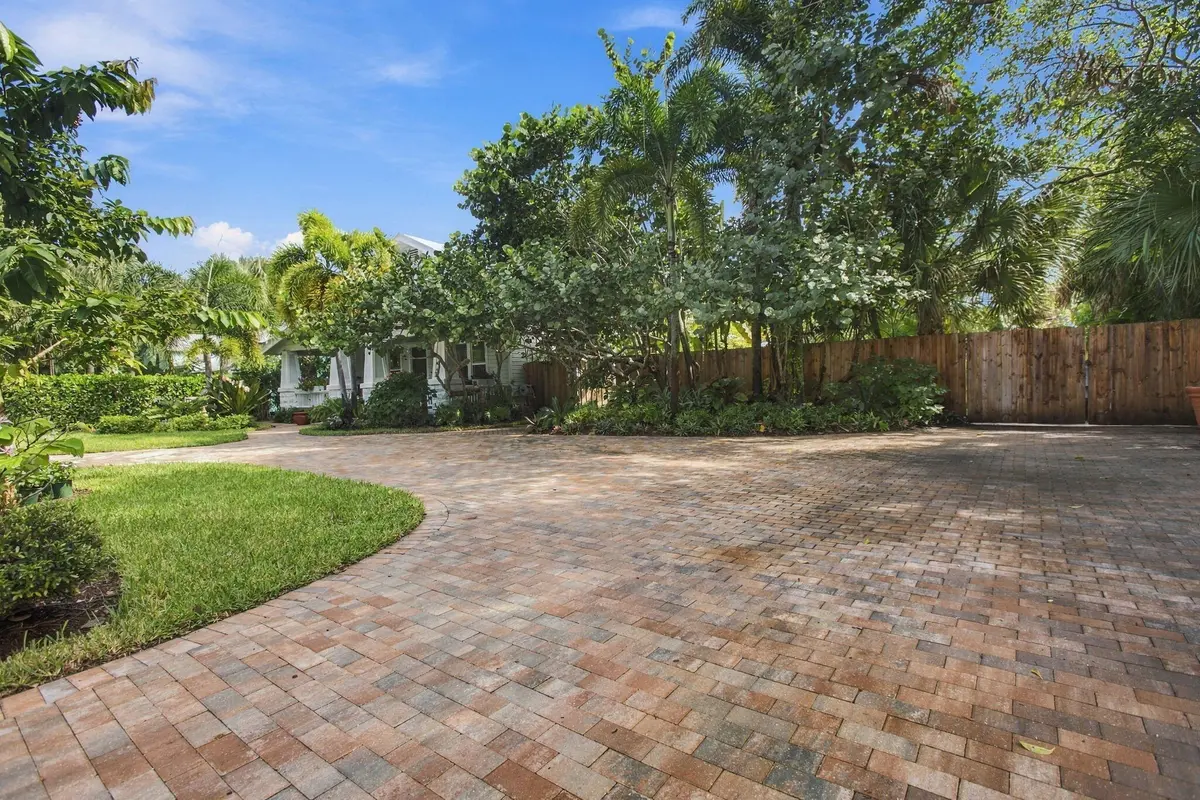 3-web-or-mls-7T7A9322 at 135 SE MARTIN Avenue, Stuart