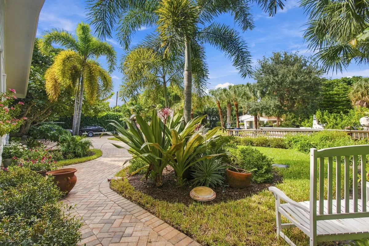 8-web-or-mls-7T7A9347 at 135 SE MARTIN Avenue, Stuart