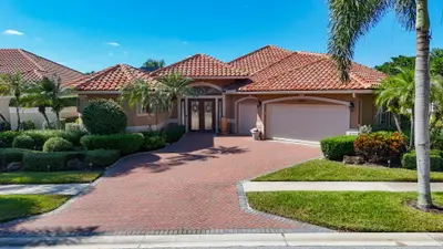8863 LAKES Boulevard, West Palm Beach – Single Family Residence for sale