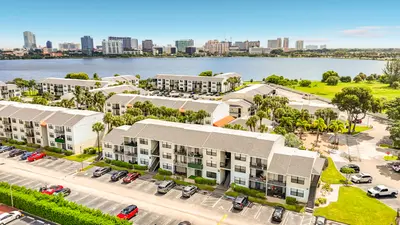 708 EXECUTIVE CENTER Drive 12, West Palm Beach – Condominium for rent