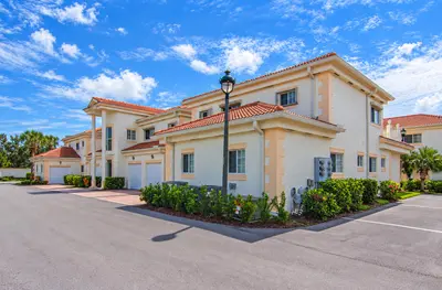 520 7TH Square, Vero Beach – Condominium for sale