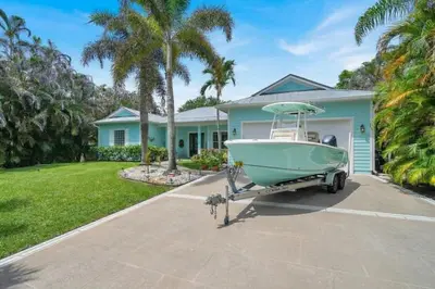 1870 NE VICTORIAN Lane, Jensen Beach – Single Family Residence for sale