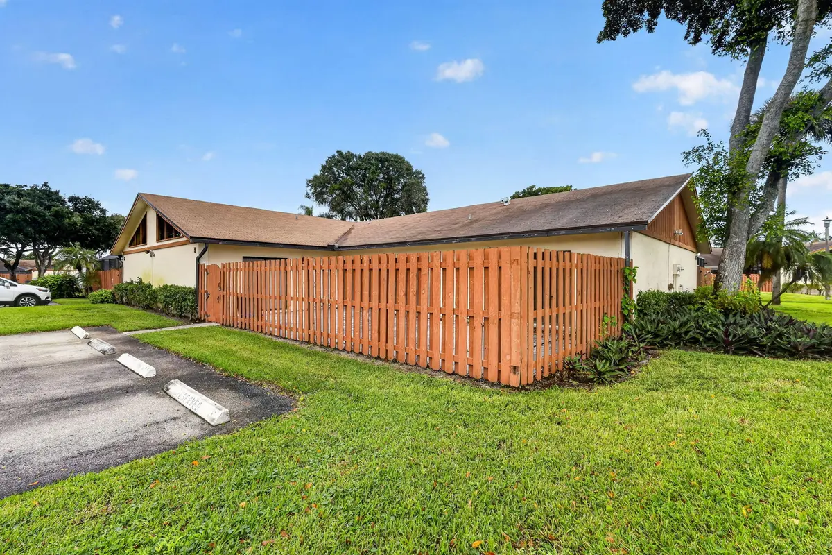 1050 SUMMIT PLACE Circle D, West Palm Beach, FL – photo 2