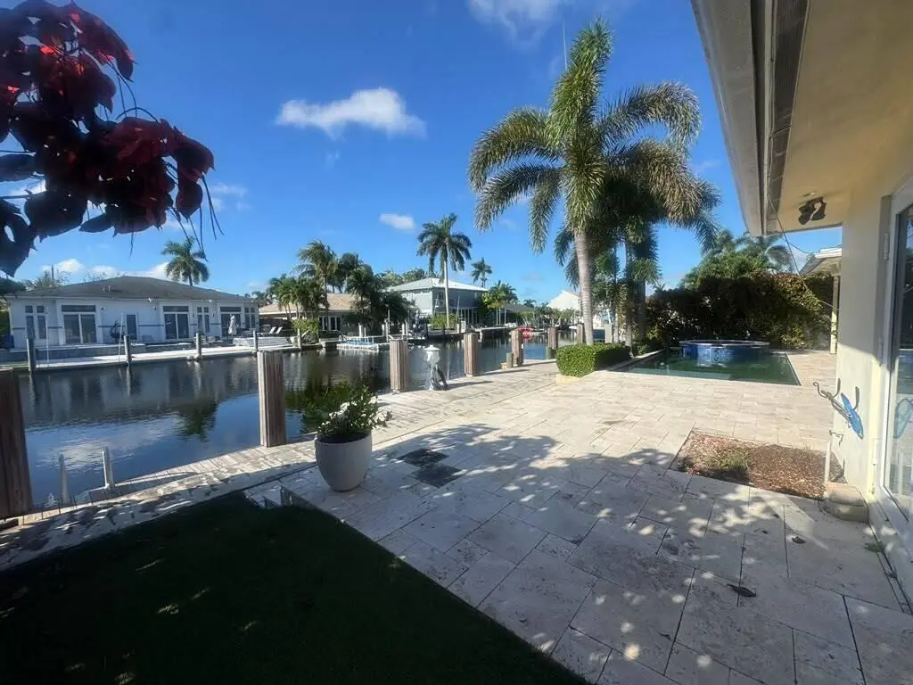 31b66158-d91f-4688-975e-45554faf4bdc at 330 SE 10TH Street, Pompano Beach