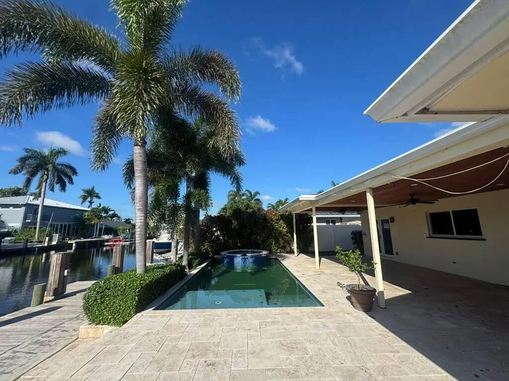 627eff77-c1f6-404c-940a-f8f8dddeaa02 at 330 SE 10TH Street, Pompano Beach