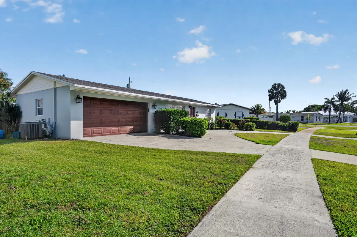 Curb Appeal at 760 Cinnamon Road, North Palm Beach