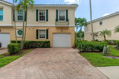 203 FORTUNA Drive, Palm Beach Gardens – Townhouse for sale