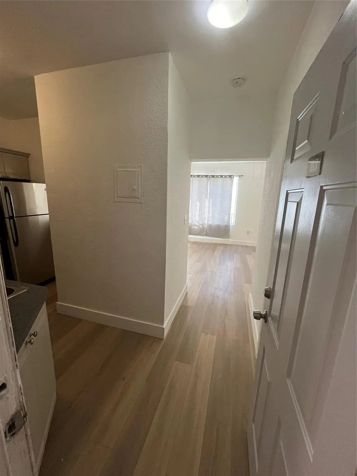 Photo 5 at 820 Euclid Avenue 103, Miami Beach