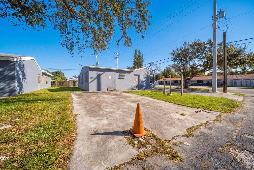 britholly3 at 1900 N 66TH Avenue, Hollywood