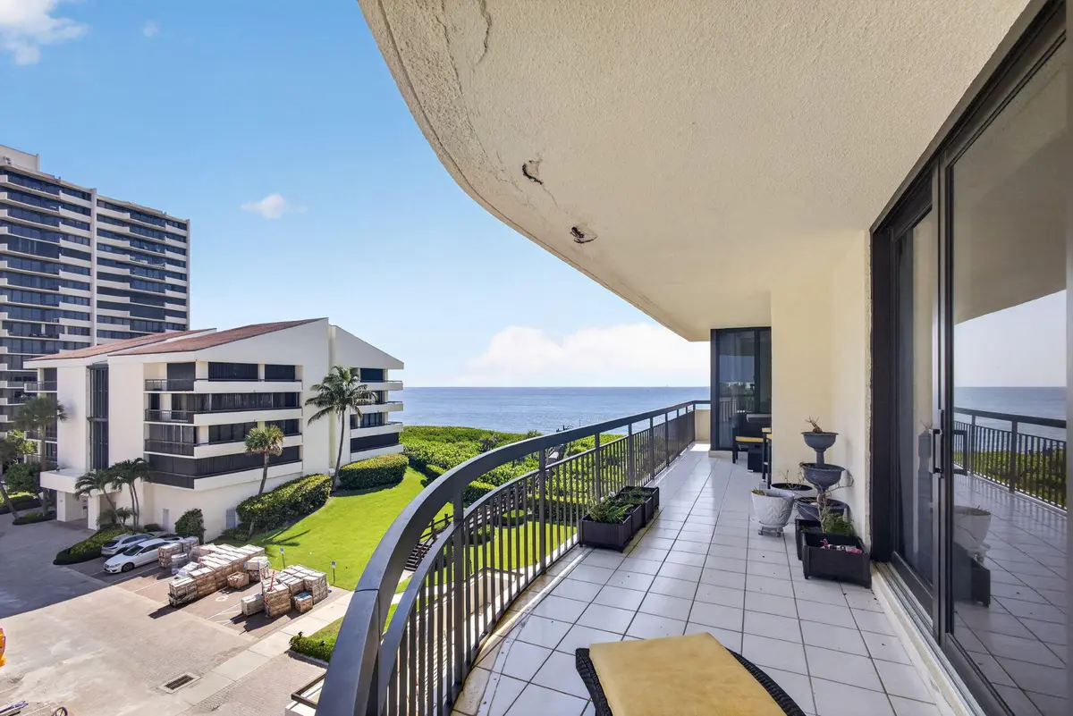 46-web-or-mls-5D1A5977 at 4000 N OCEAN Drive 403, Singer Island