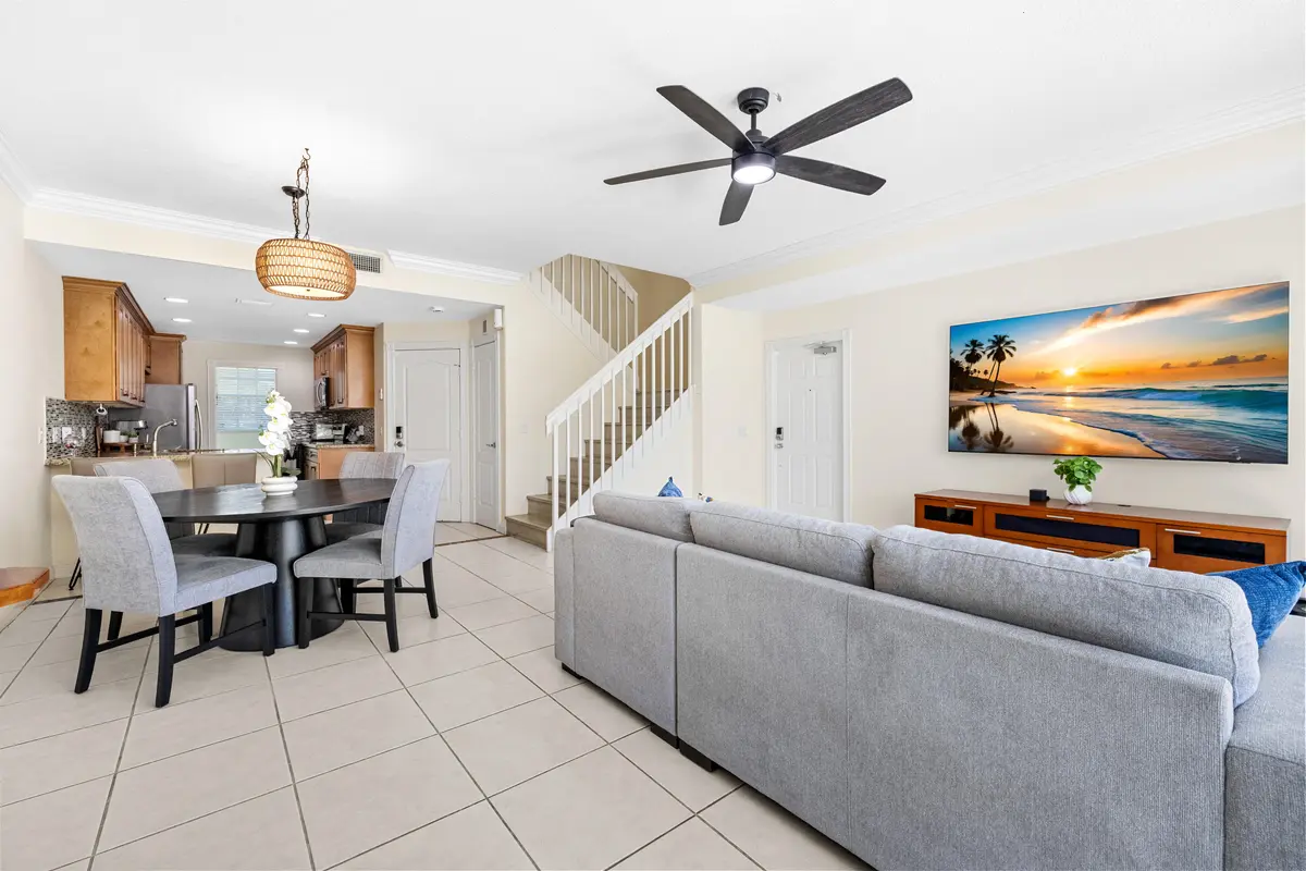 Living room at 154 SANTA BARBARA Way, Palm Beach Gardens