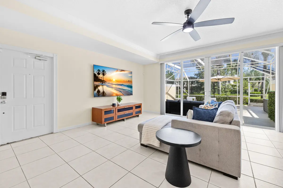 Living room at 154 SANTA BARBARA Way, Palm Beach Gardens
