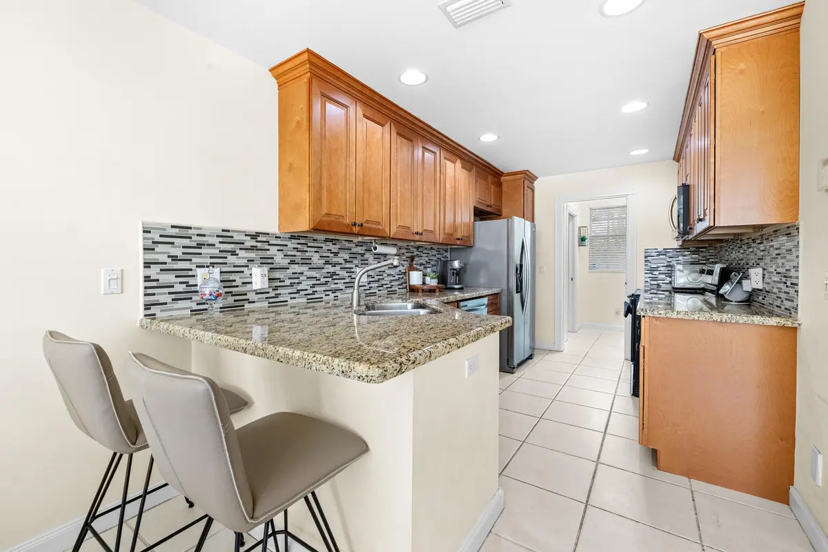 Kitchen at 154 SANTA BARBARA Way, Palm Beach Gardens