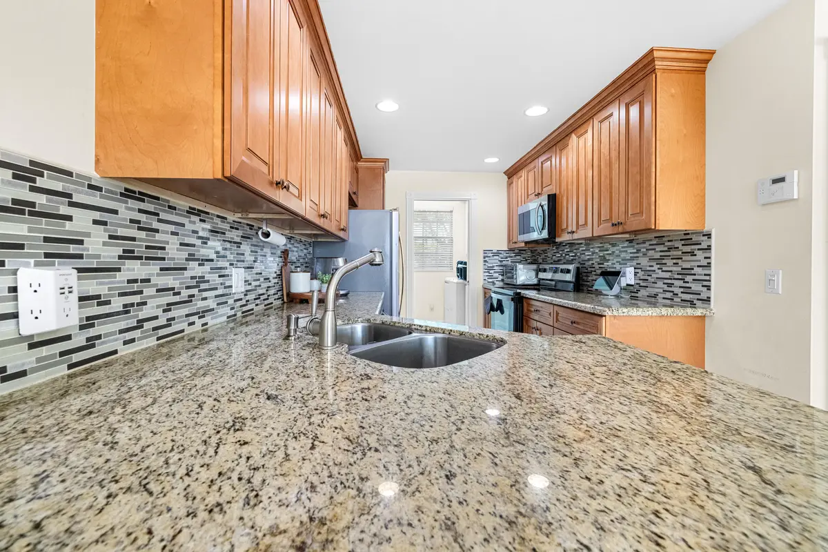 Kitchen at 154 SANTA BARBARA Way, Palm Beach Gardens