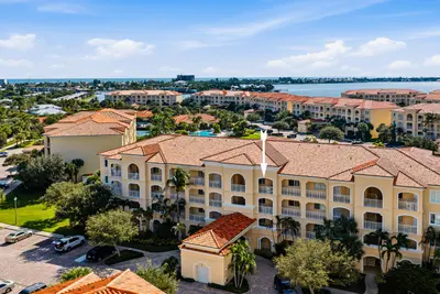 1 Harbour Isle Drive PH04, Fort Pierce – Condominium for sale